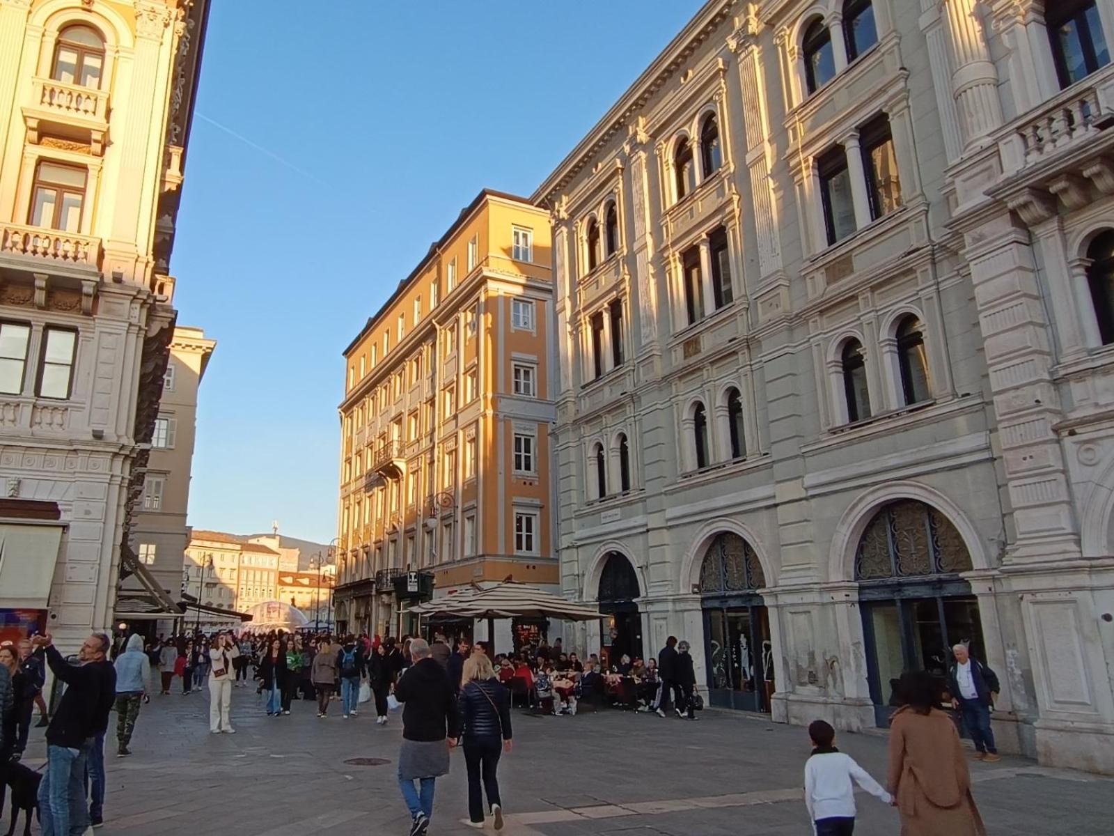 Casa Vacanze Trieste - Vista Piazza Unita מראה חיצוני תמונה