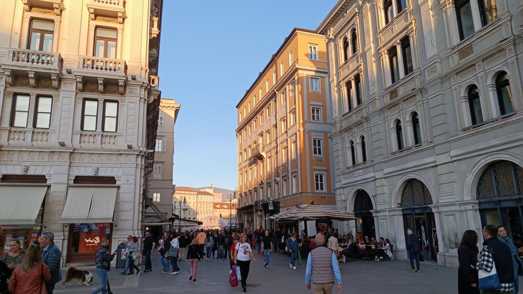 Casa Vacanze Trieste - Vista Piazza Unita מראה חיצוני תמונה